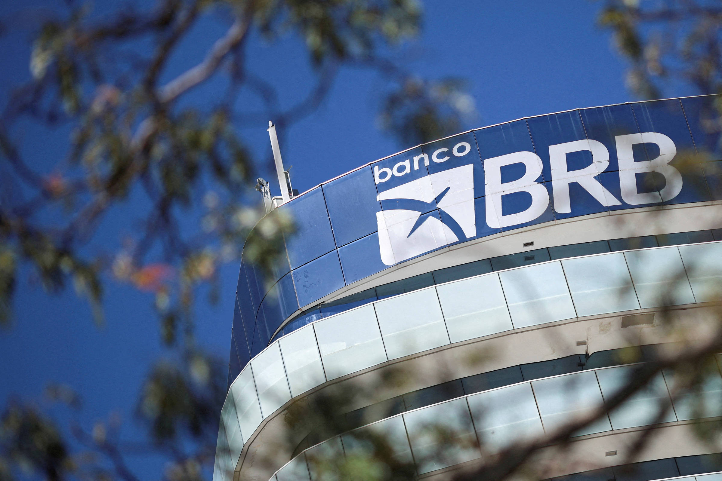 Governo do DF põe 12 imóveis como garantia para reforçar capital do BRB