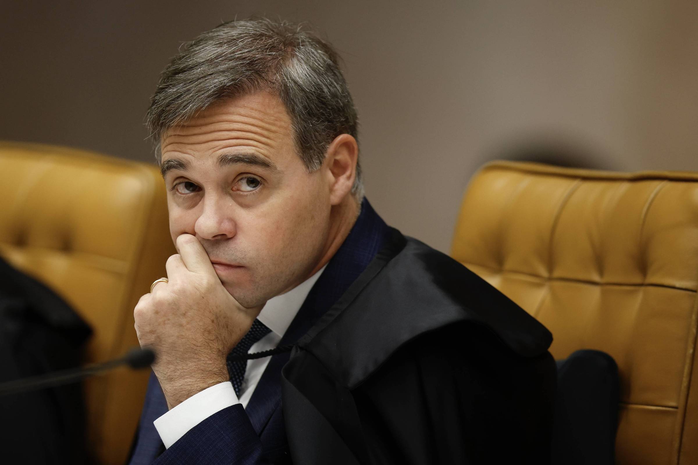 Mendonça tenta recompor relação STF-PF e estabelece barreiras contra vazamentos no caso Master