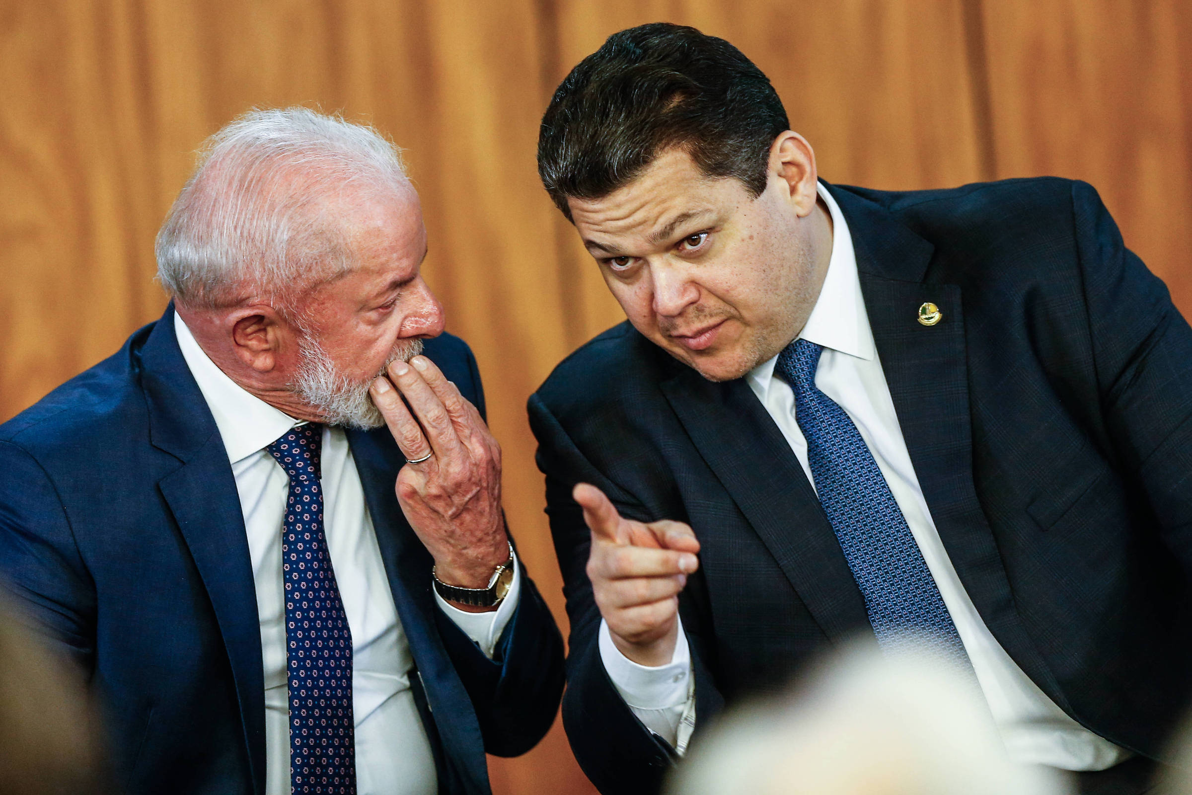 Quebra de sigilos de Lulinha pela PF e decisões de CPIs elevam tensão no Planalto às vésperas da campanha