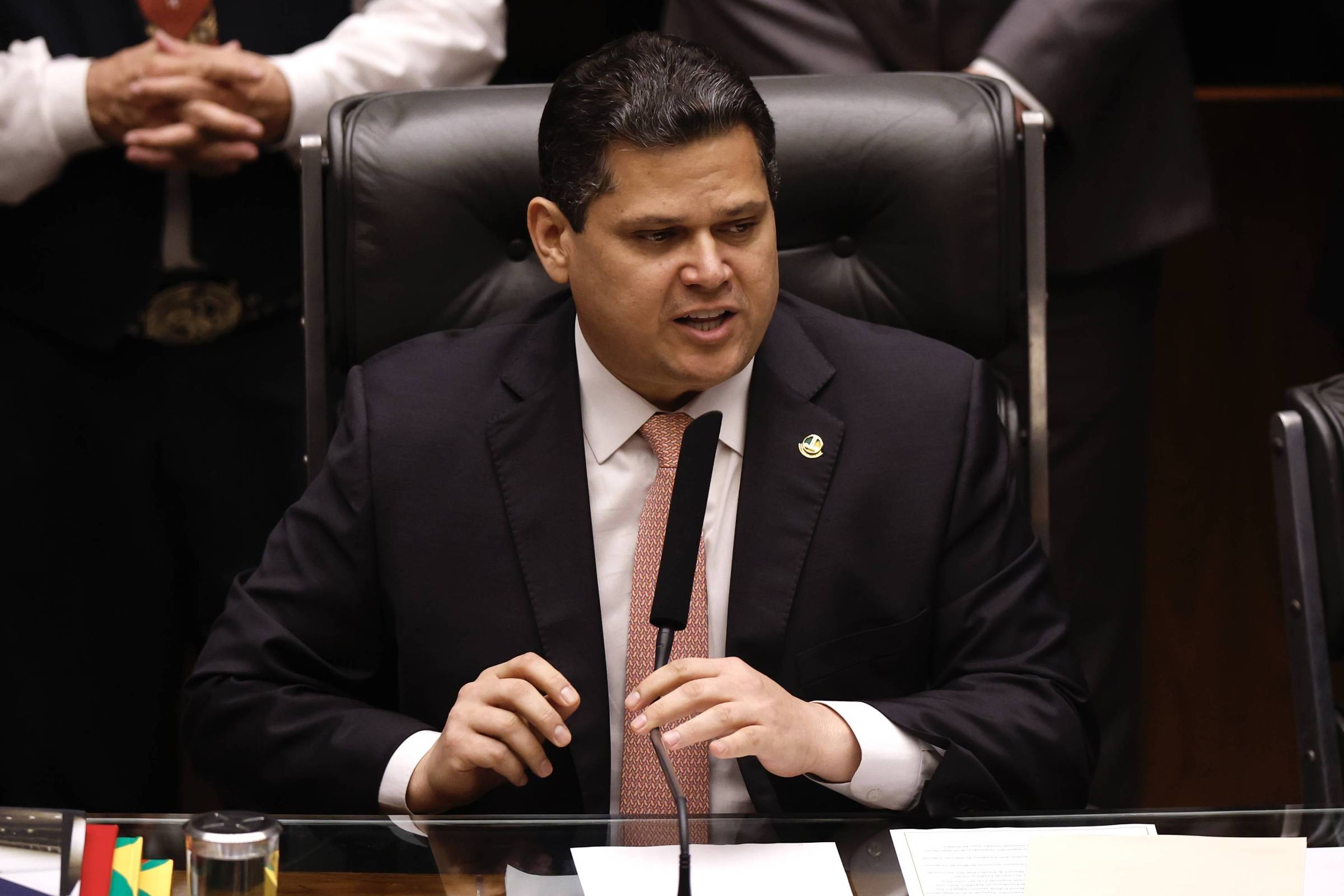 Alcolumbre examina recurso sobre votação da CPI que quebrou sigilo de Lulinha