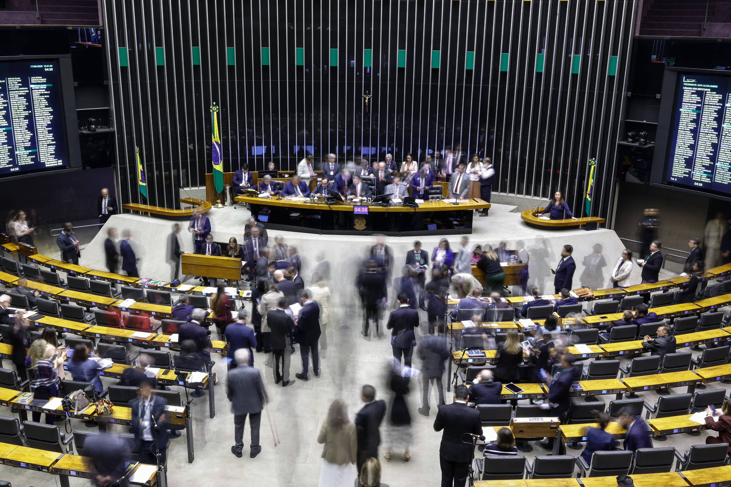 Câmara libera instalação de farmácias em supermercados e envia projeto à sanção
