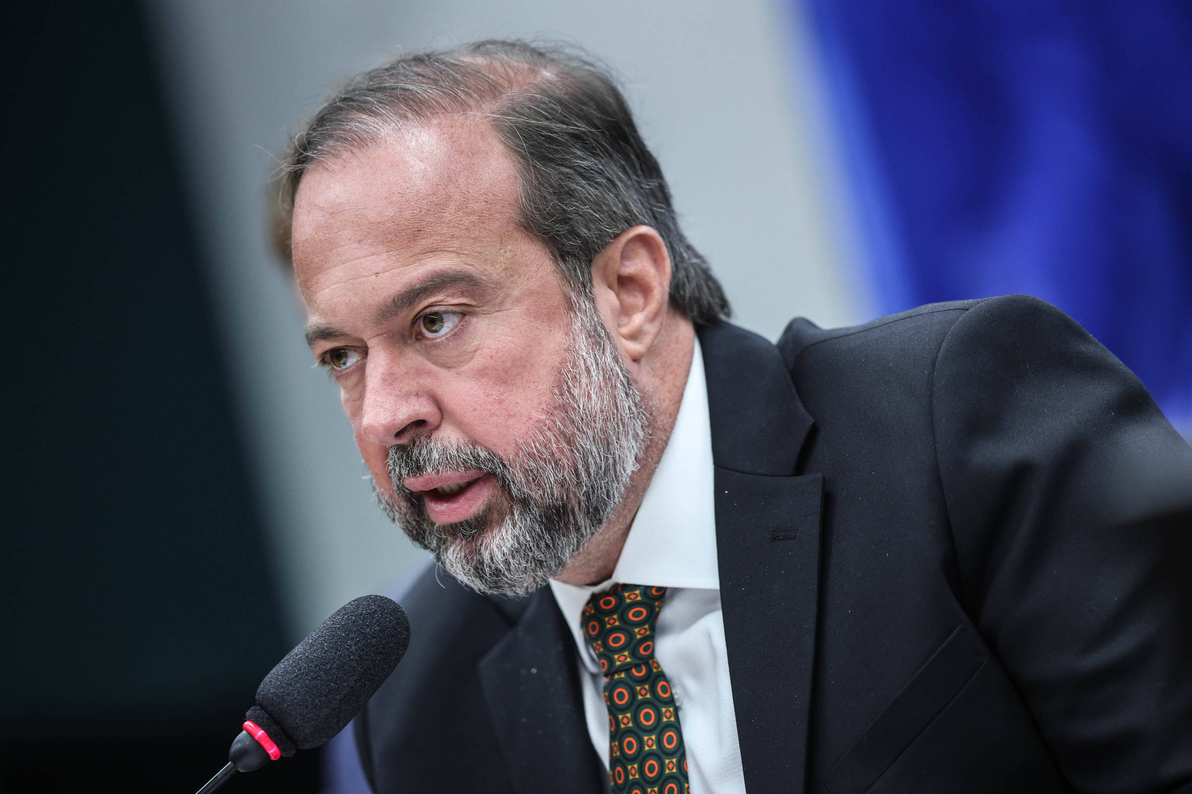 Silveira descarta reajuste da gasolina e ameaça acionar PF por “especulação criminosa”