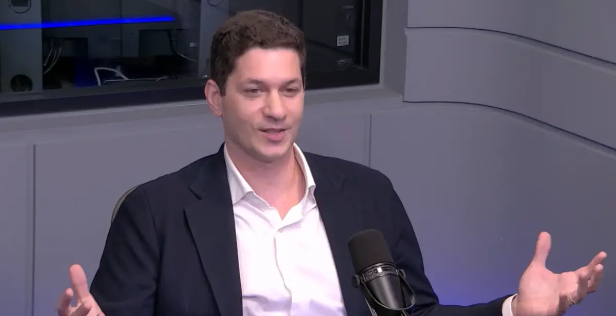 Erosão do petrodólar fortalece tese do Bitcoin como reserva de valor, afirma CIO da Hashdex