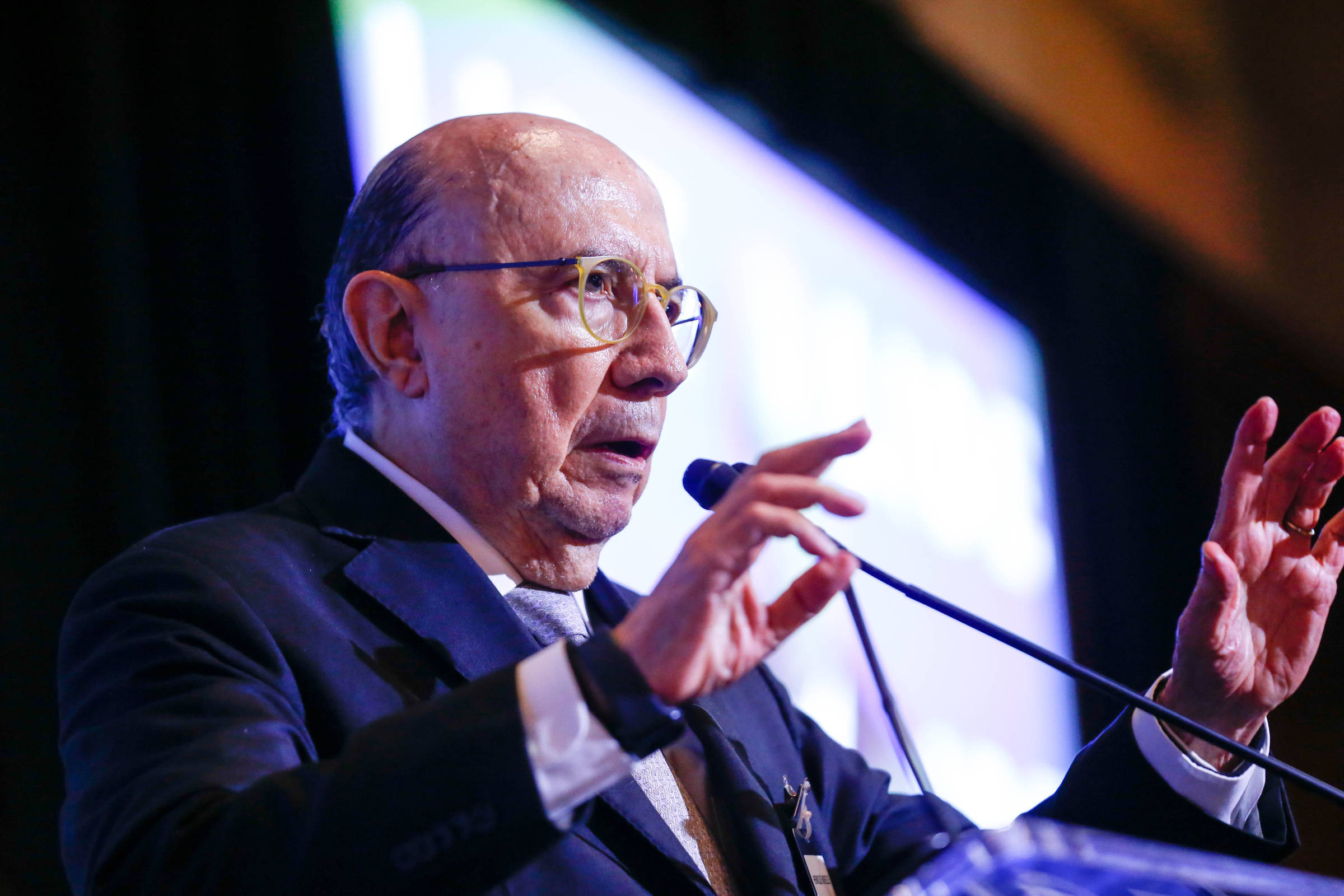 Meirelles aponta cenário de incerteza para decisão do Copom sobre juros