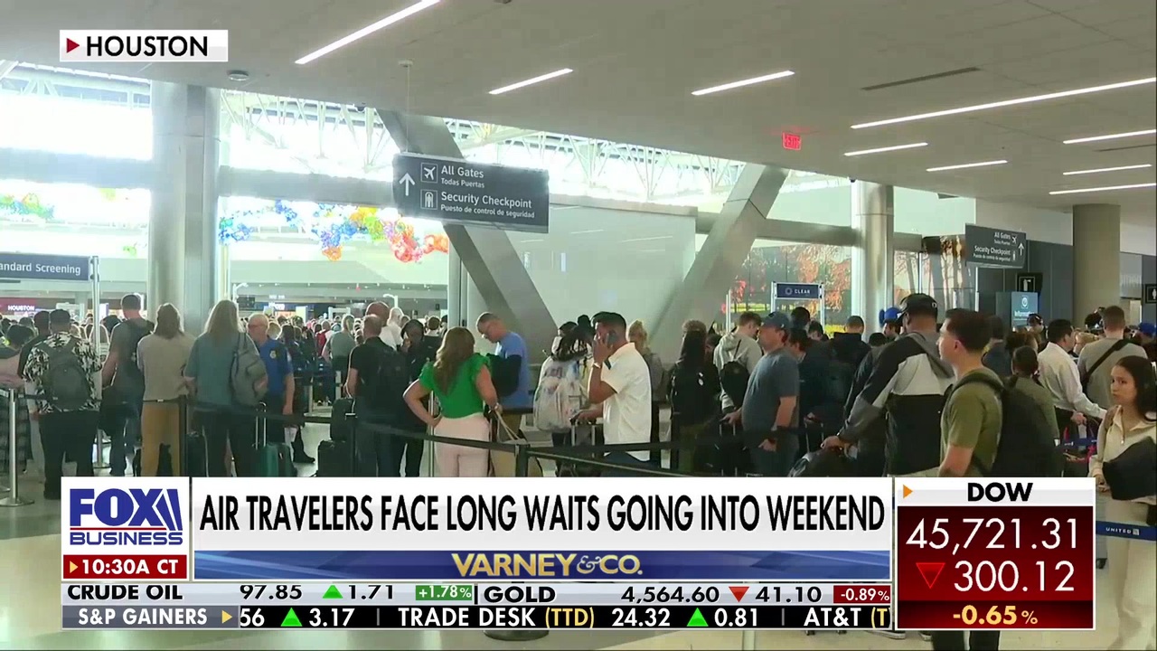 Passageiros enfrentam filas de até três horas nos aeroportos dos EUA durante paralisação parcial do governo 4 Passageiros enfrentam filas de até três horas nos aeroportos dos EUA durante paralisação parcial do governo