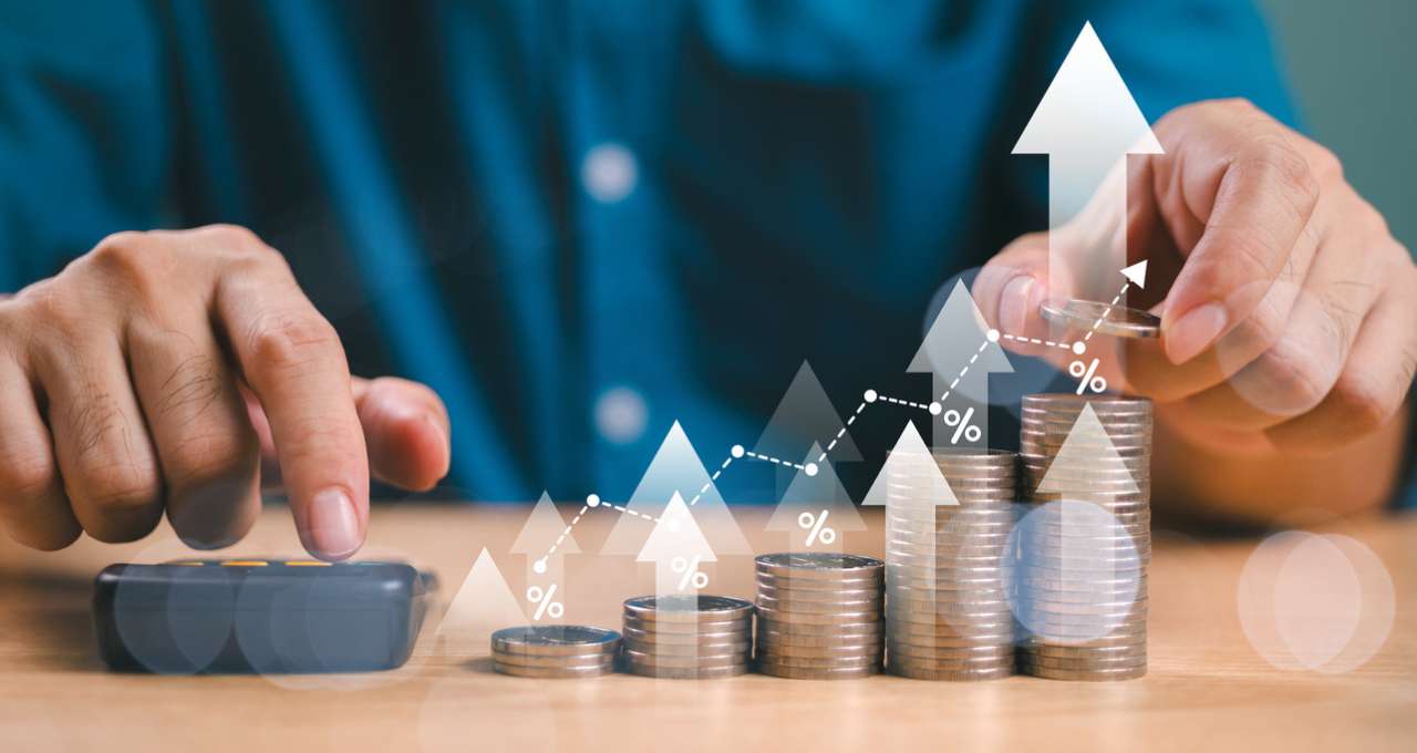 Juros futuros disparam após ata do Copom; conflito no Oriente Médio e petróleo a US$ 100 elevam prêmios
