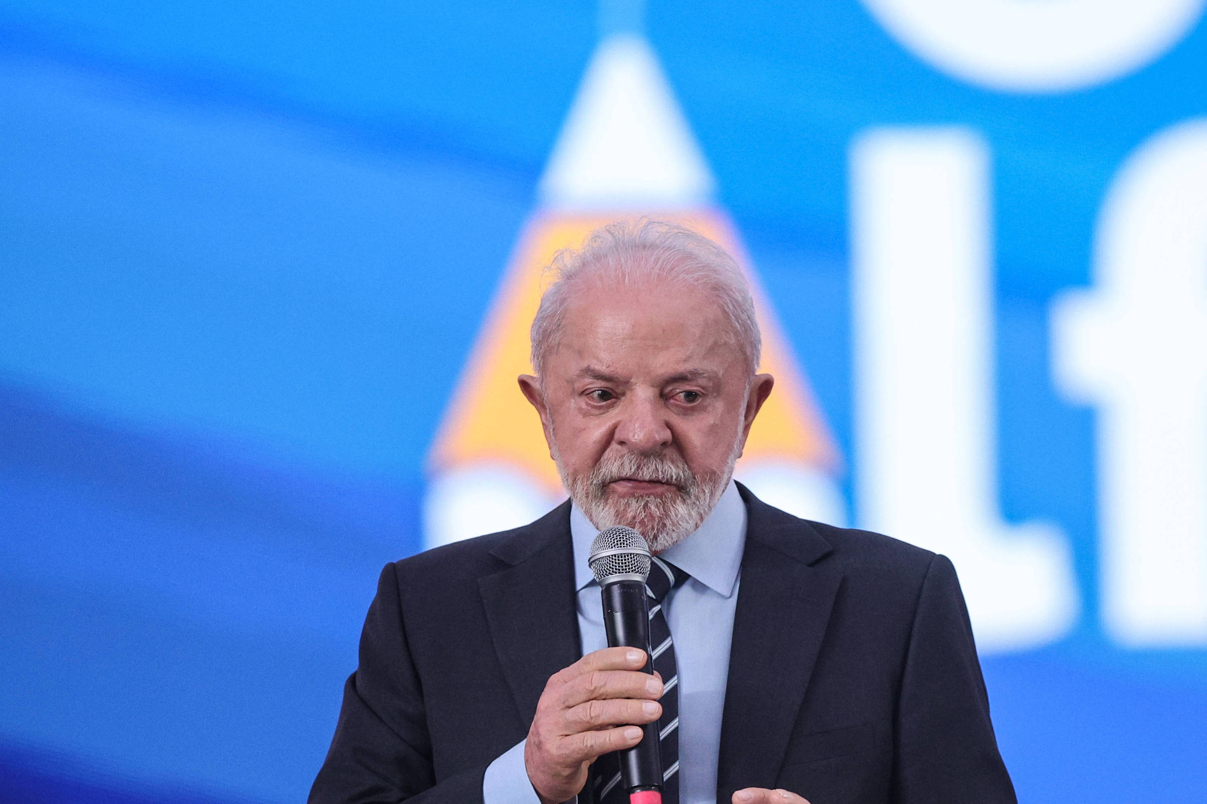 Pesquisas indicam alta rejeição a Lula e associação de escândalo Master ao governo 4 Pesquisas indicam alta rejeição a Lula e associação de escândalo Master ao governo