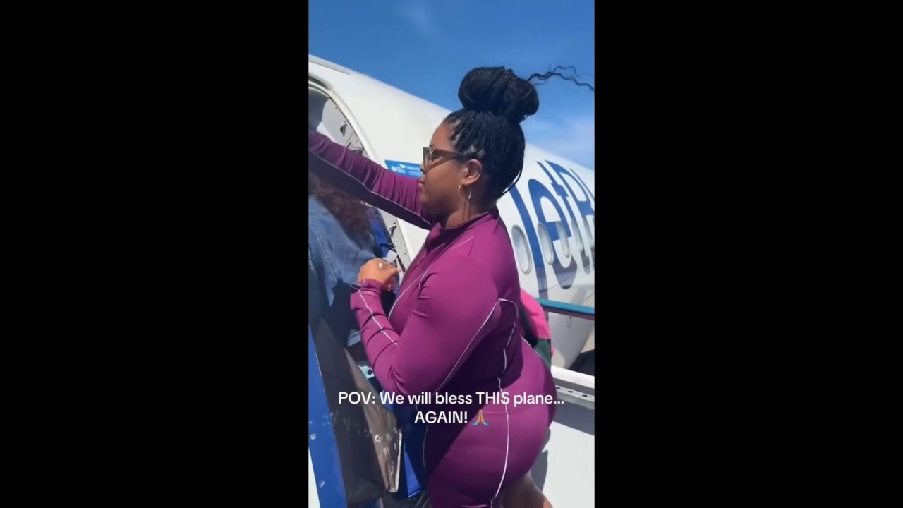 Voo da JetBlue retorna a Rhode Island após atingir coiote durante decolagem