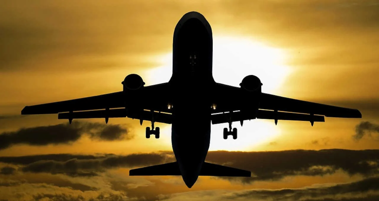 Iata prevê meses para normalização do combustível de aviação, mesmo com possível reabertura do Estreito de Ormuz