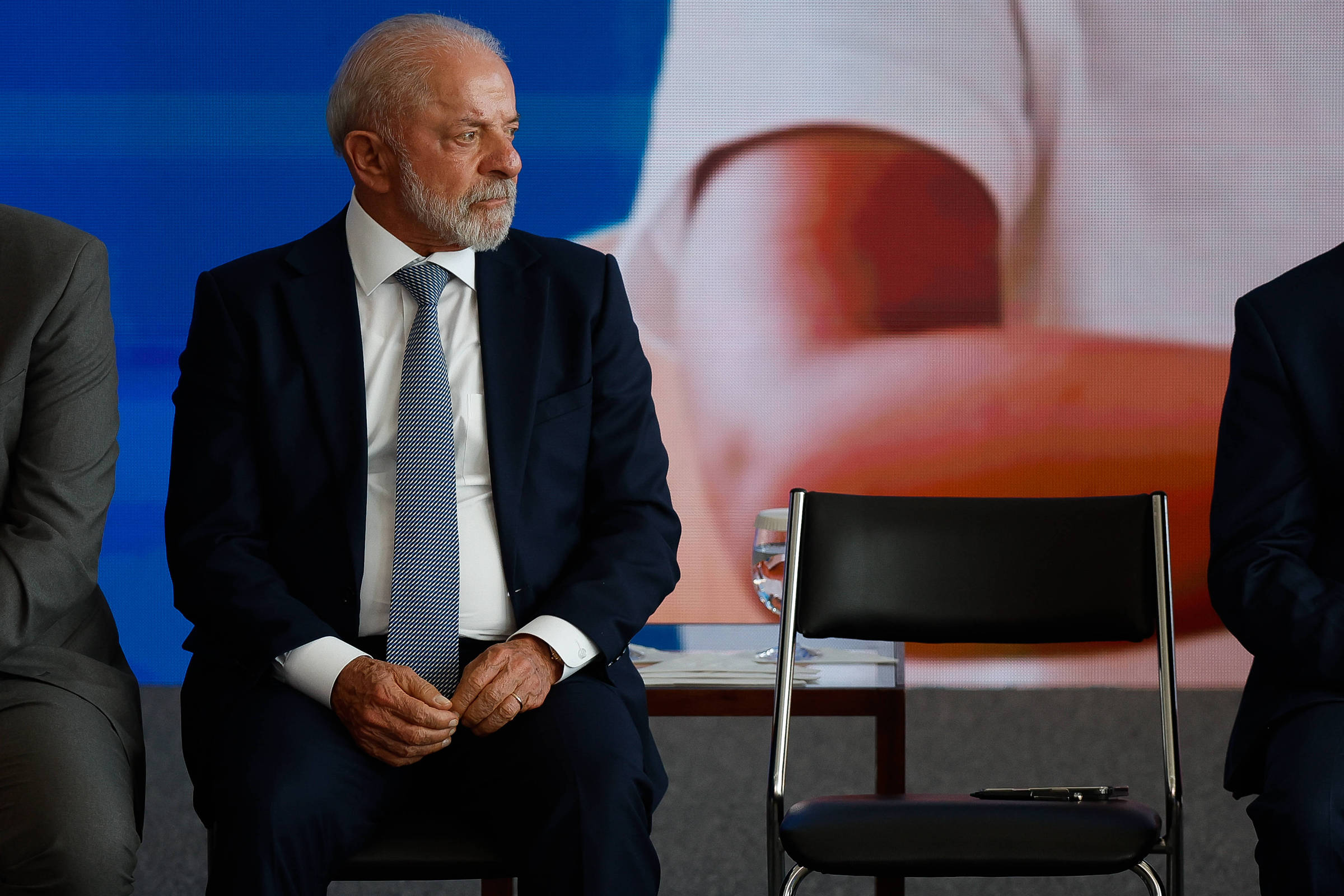 Governo suspendeu novas concessões do BPC por quase seis meses em 2025 e acumulou 740 mil pedidos
