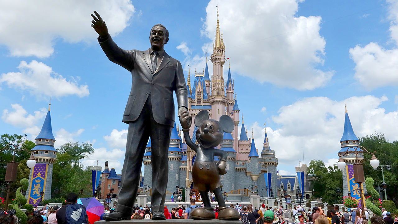 Disney World volta a usar saudação “Ladies and gentlemen” após mudança para linguagem neutra