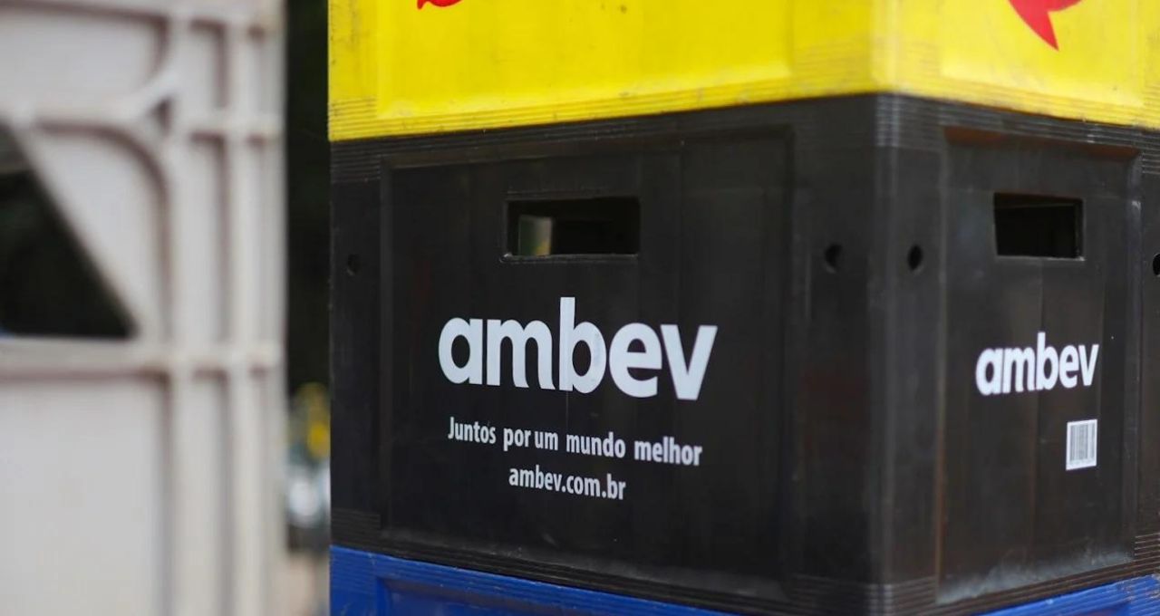 UBS BB corta recomendação para Ambev (ABEV3) e vê espaço para queda de 8,4% nas ações