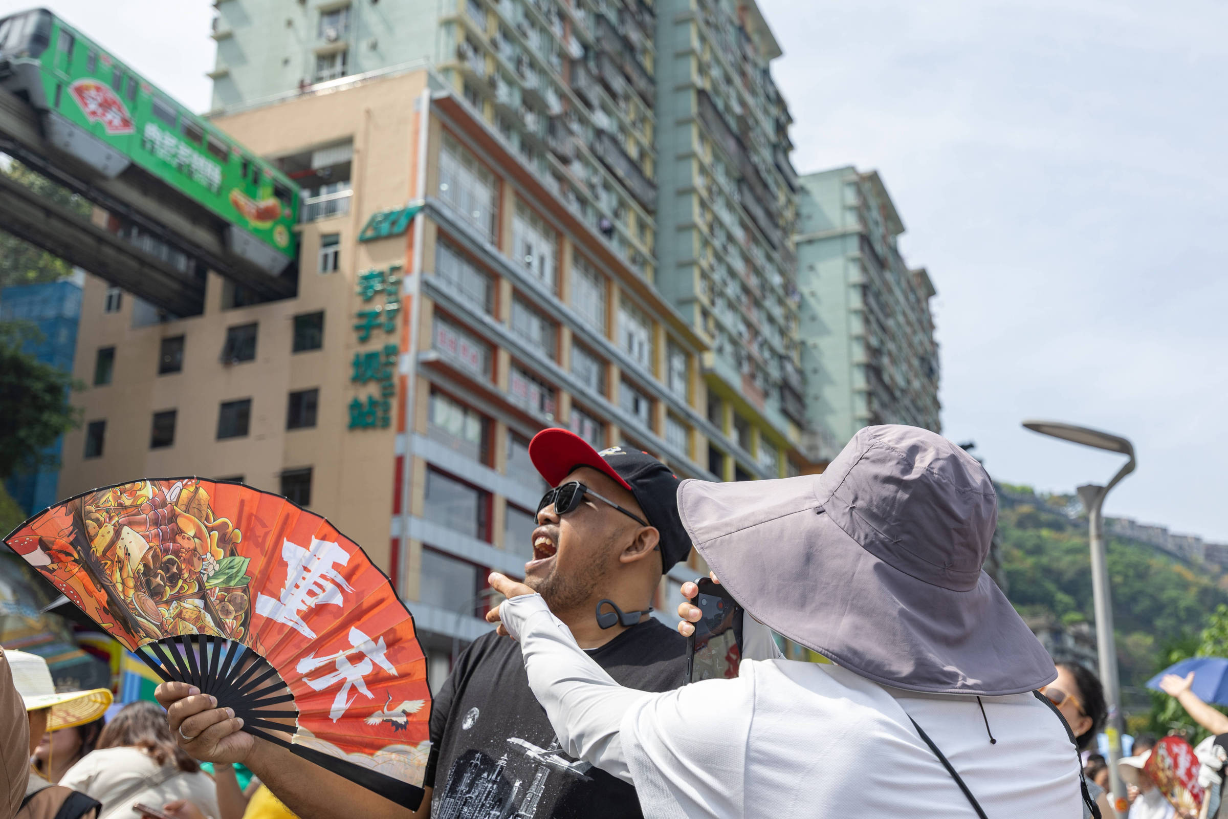 Fenômeno “Chinamaxxing” impulsiona turismo e consumo estrangeiro na China