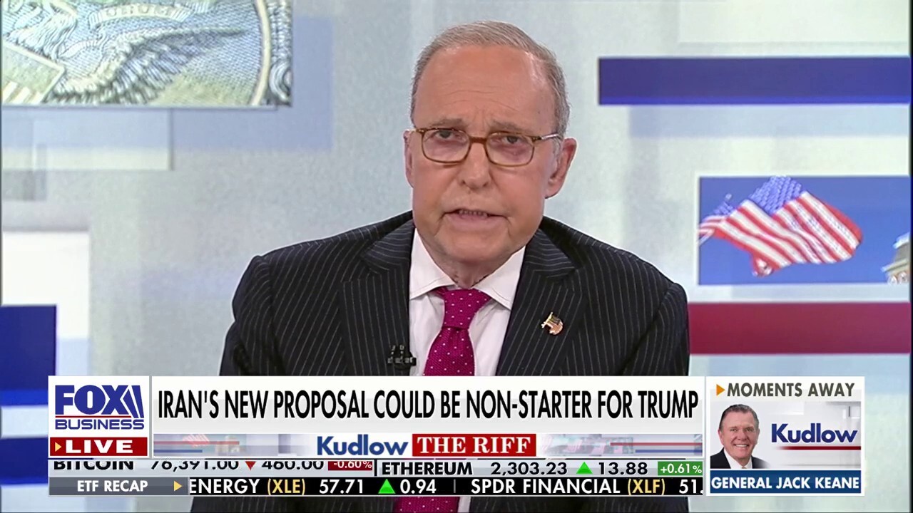 Larry Kudlow diz que Trump exigirá rendição incondicional do Irã e prevê novos ataques
