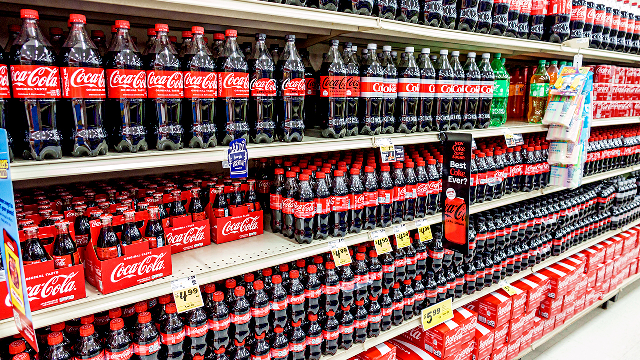 Coca-Cola encerra centro de distribuição na Califórnia após um século e reforça ajuste de custos