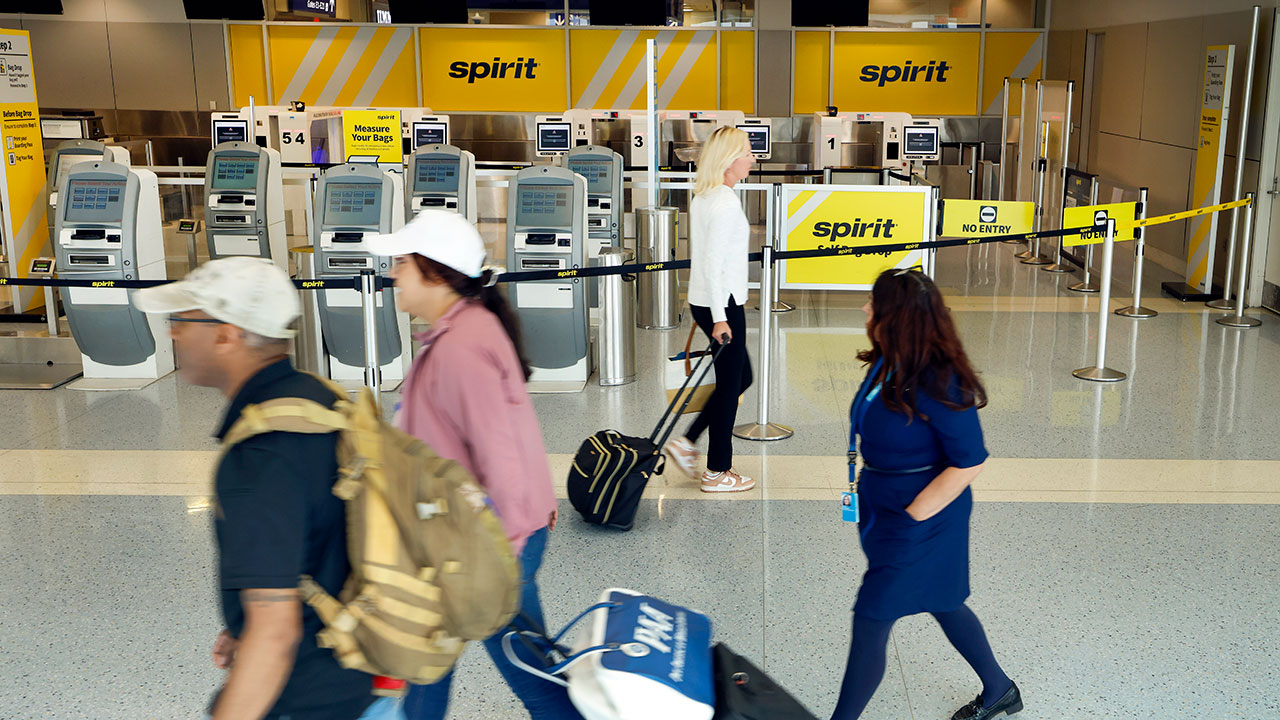 Crise da Spirit Airlines expõe fragilidade das companhias aéreas de baixo custo diante do choque do petróleo