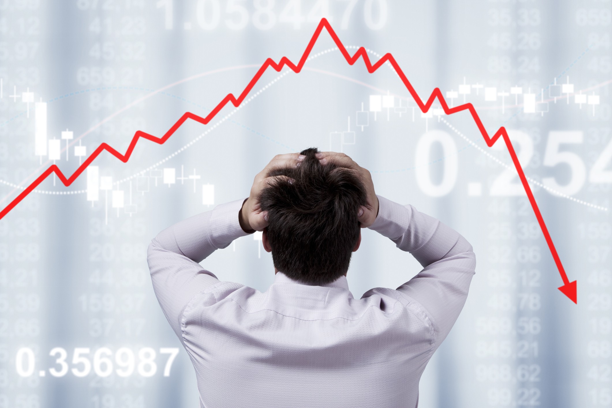 Ibovespa engata sexta semana de queda e já perde 11% desde o pico de abril