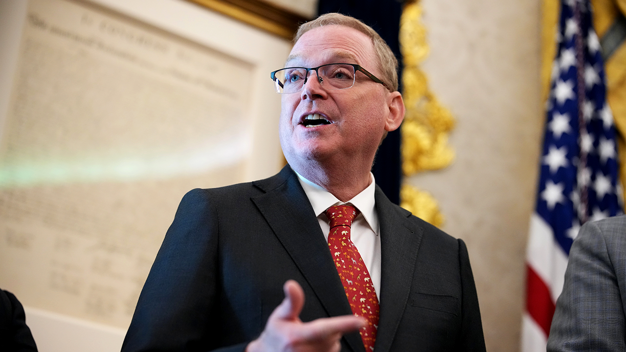 Tensão no Estreito de Ormuz: Kevin Hassett prevê alívio na inflação dos EUA com retomada do fluxo de petróleo
