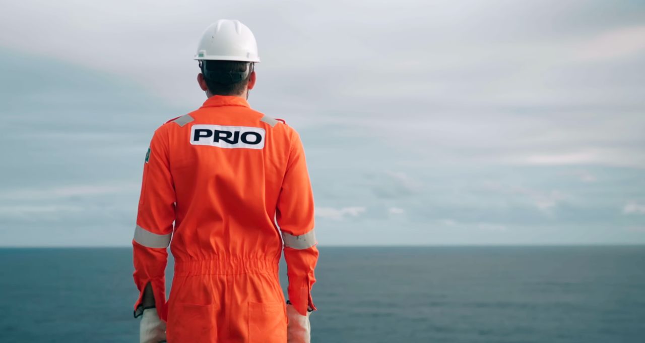 Tensão EUA-Irã faz petróleo saltar e impulsiona ações de Petrobras e Prio no Ibovespa