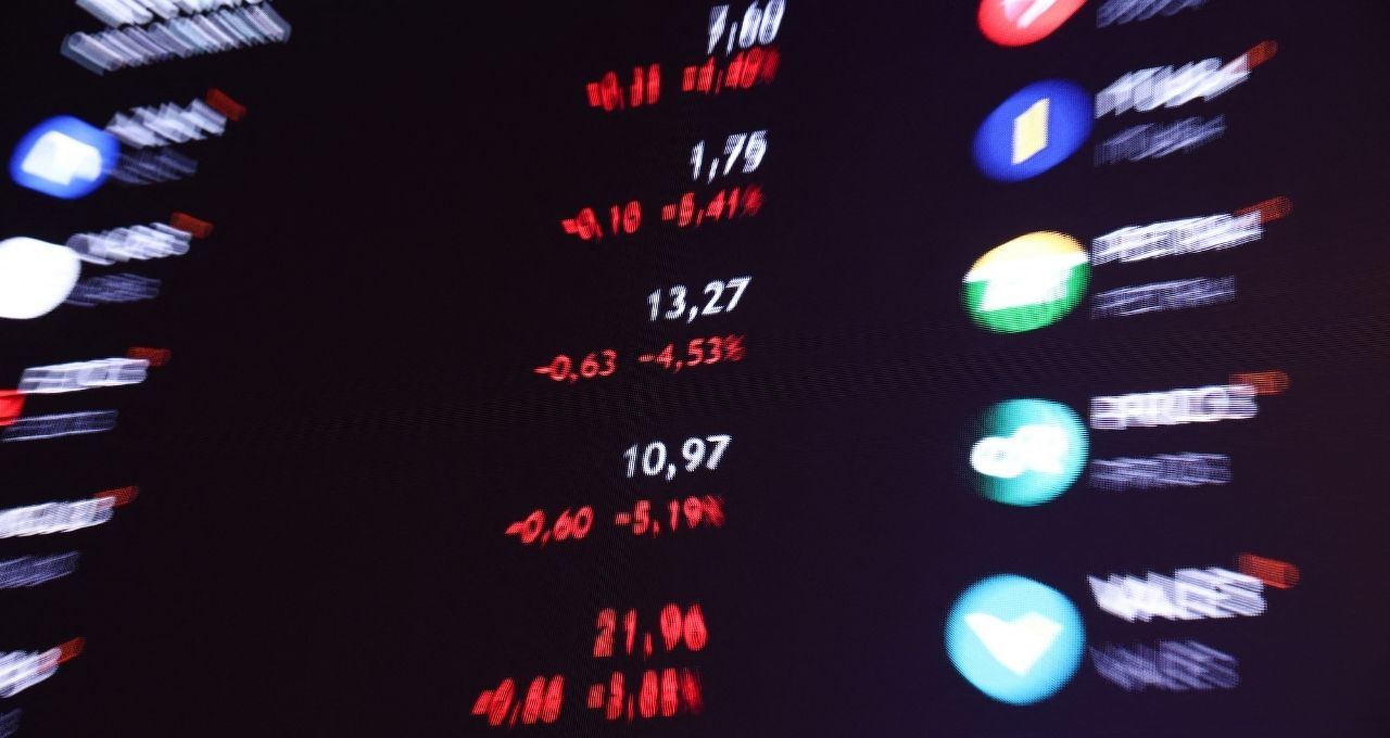 Ibovespa volta aos 174 mil pontos com Vale em alta e recordes em Wall Street
