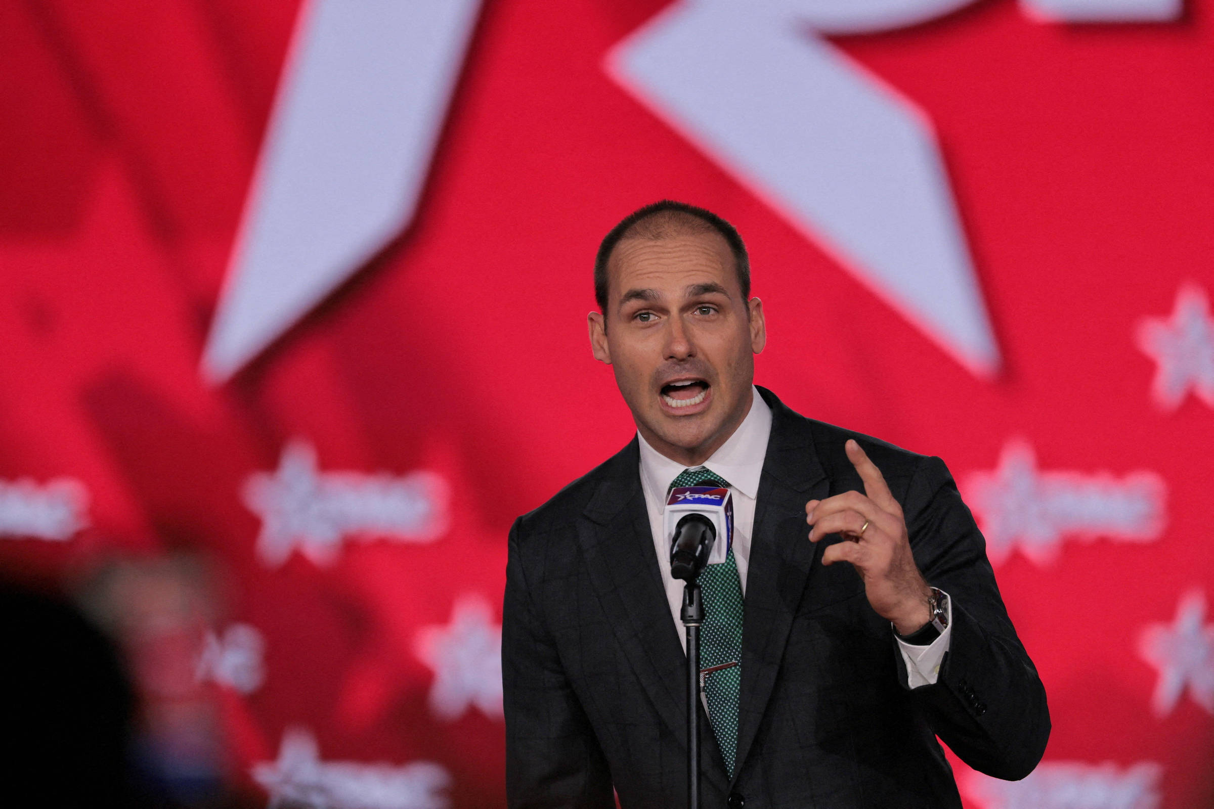 Declaração de Eduardo Bolsonaro reacende debate sobre Pix e pressão dos EUA