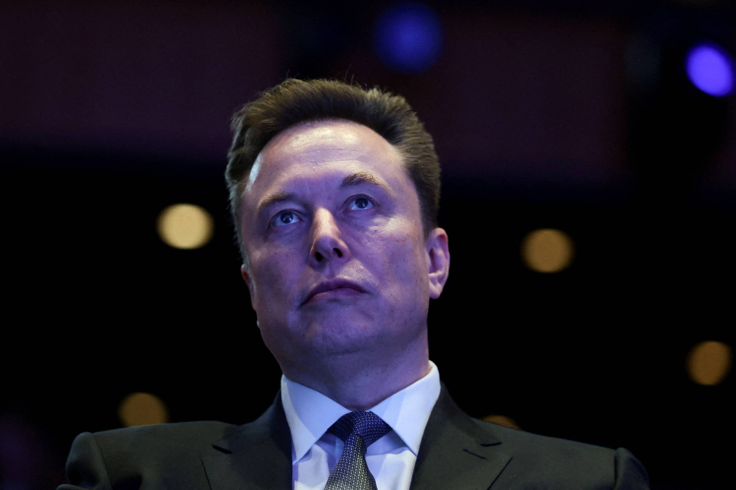 Elon Musk recebe US$ 132,3 bi em 2025 e reacende debate sobre disparidade salarial entre CEOs e funcionários