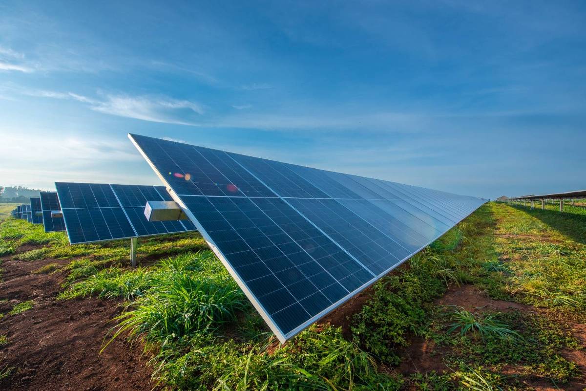 Excesso de energia leva ONS a cortar geração solar em plano emergencial inédito