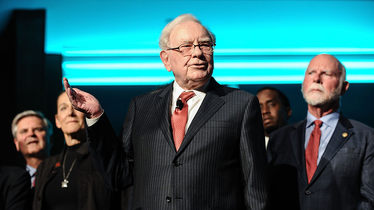 Novo na Bolsa? Buffett sugere ETF do S&P 500 e levanta debate sobre custos e longo prazo