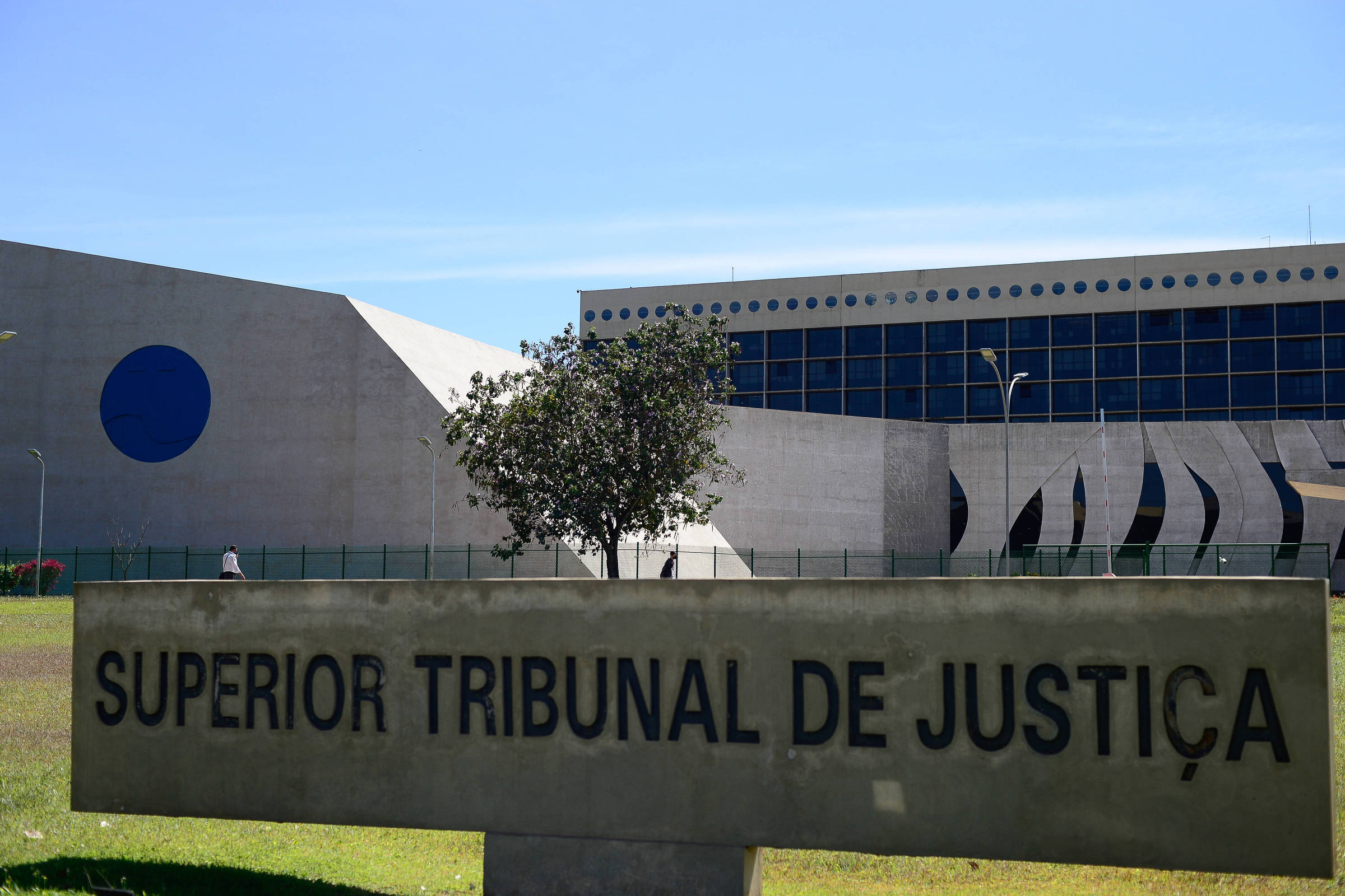 Justiça impõe freio ao consignado do INSS e expõe novas frentes de risco para bancos e aposentados