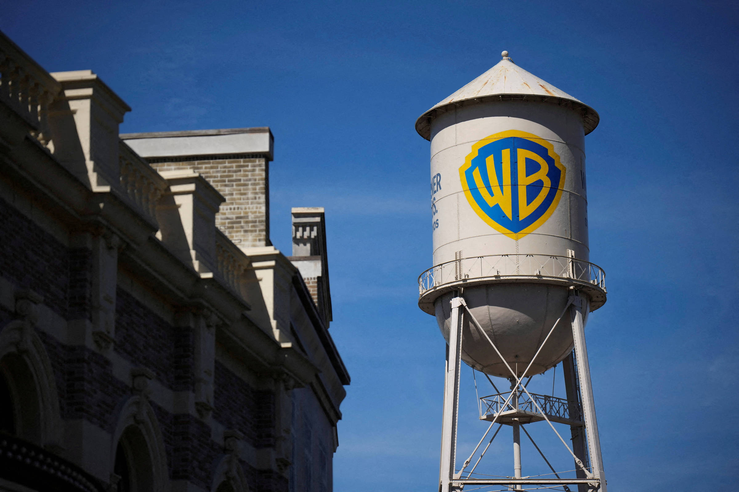 Justiça dos EUA libera fusão de US$ 110 bi entre Paramount e Warner Bros. Discovery