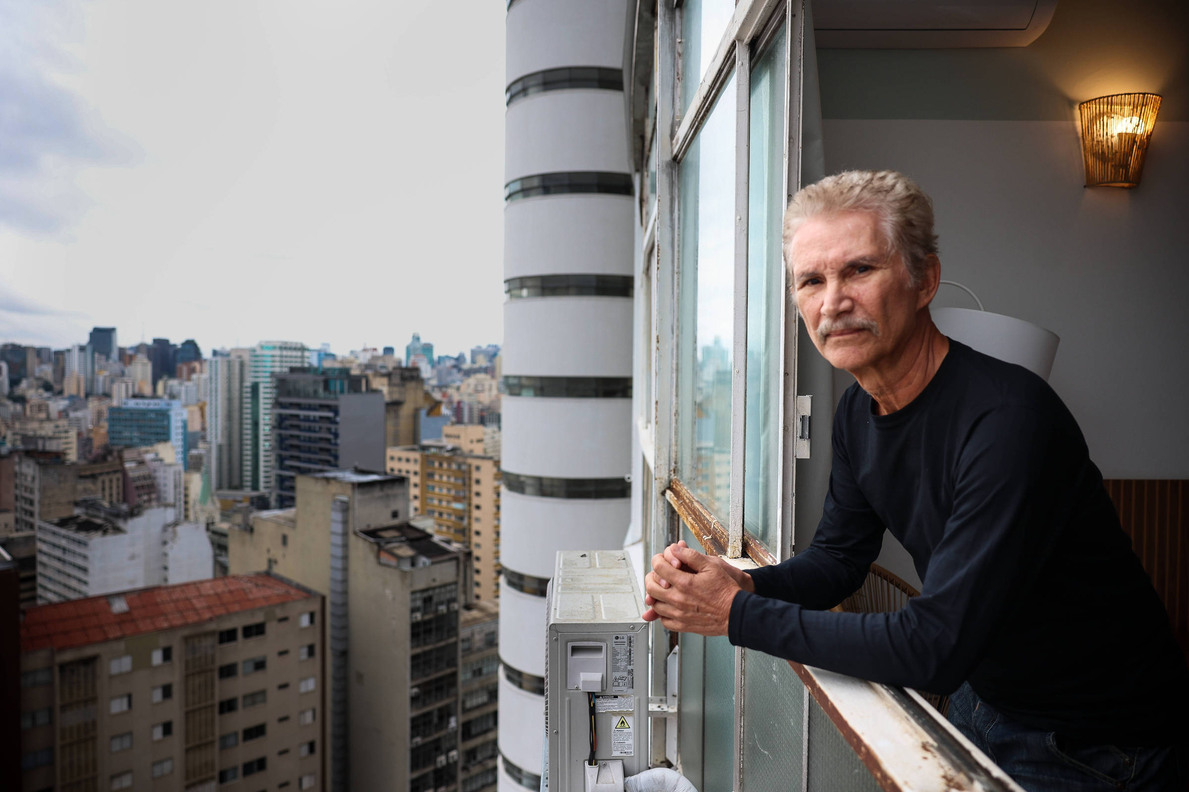 Brasileiros acima de 60 anos transformam imóveis em fonte de renda no Airbnb