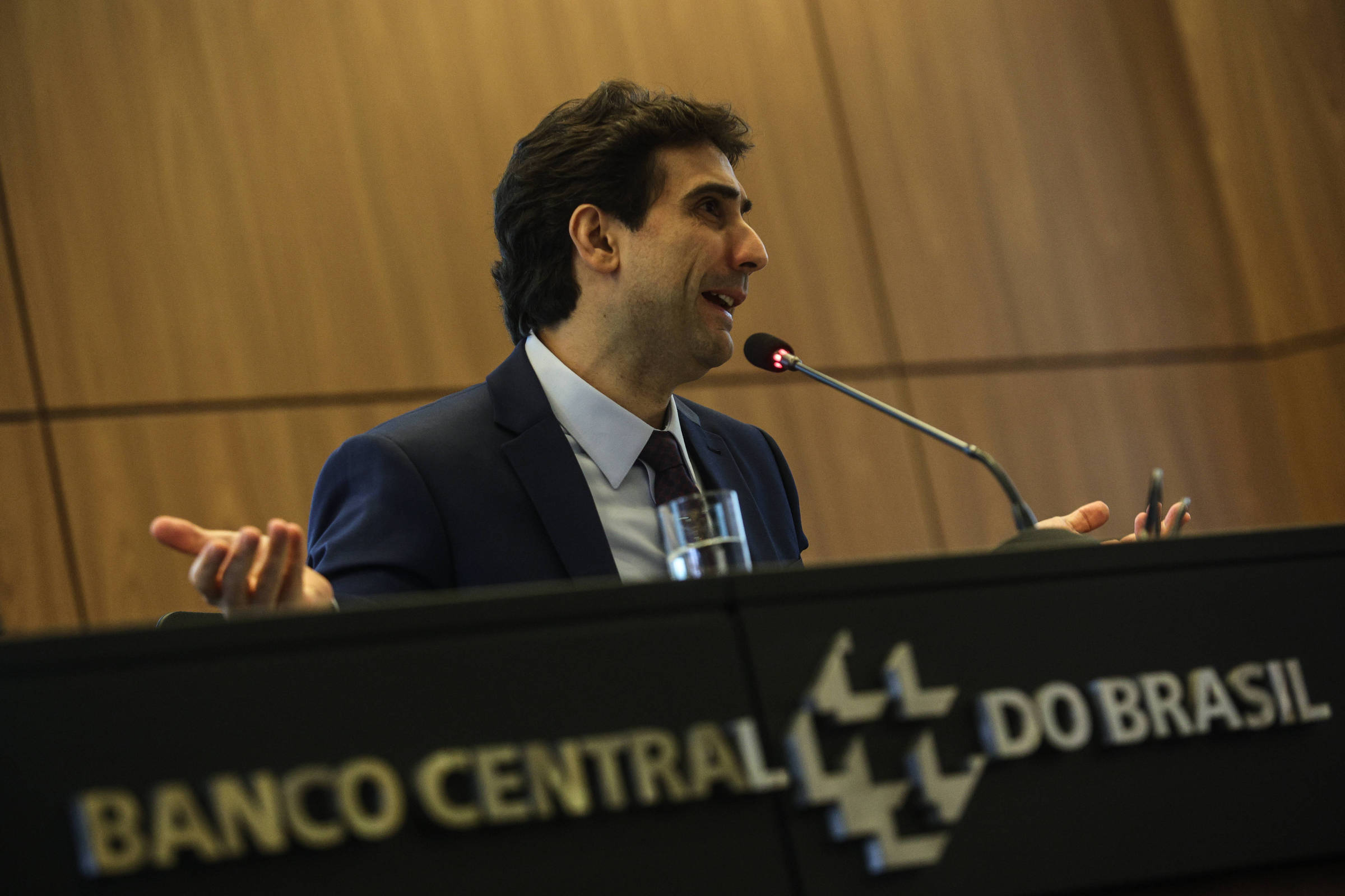 Banco Central reduz Selic para 14,25% e deixa futuro dos juros em aberto