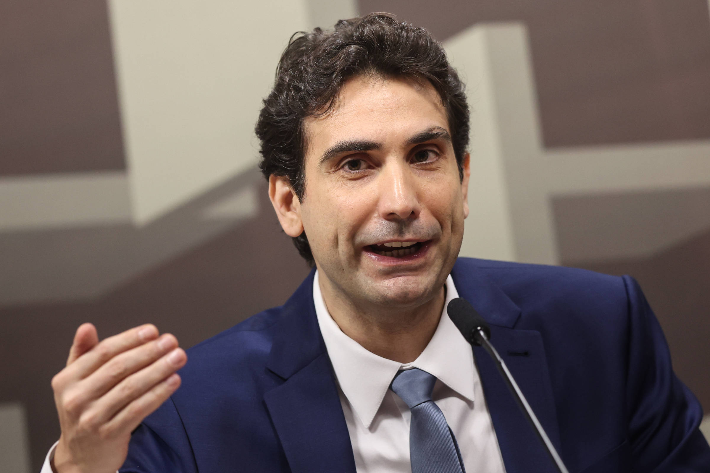 Dólar encosta em R$ 5,18 após Fed adotar tom duro e BC ampliar horizonte para meta de inflação 4 Dólar encosta em R$ 5,18 após Fed adotar tom duro e BC ampliar horizonte para meta de inflação