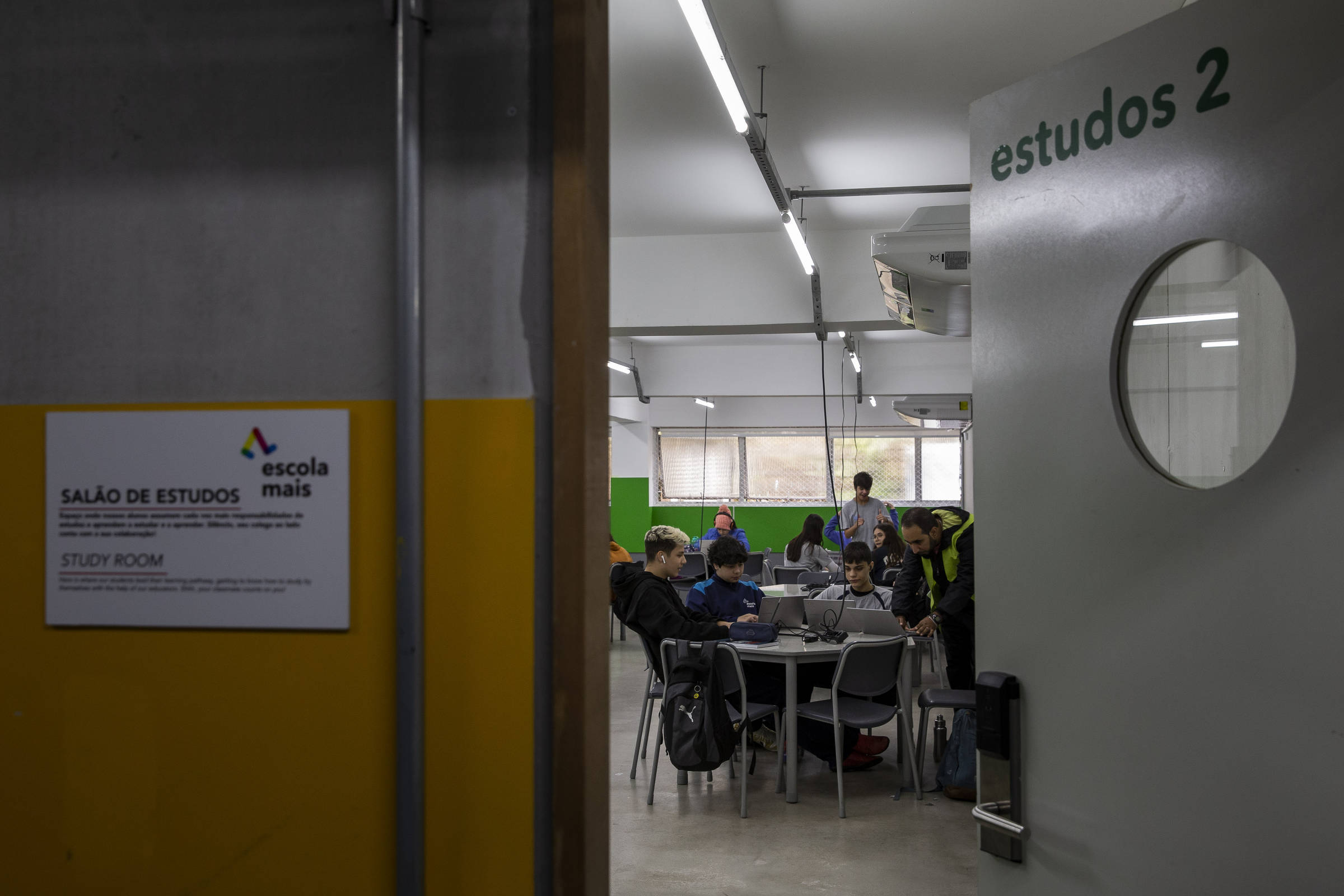 Expansão do ensino integral pressiona orçamento público e levanta debate sobre eficiência dos investimentos em educação