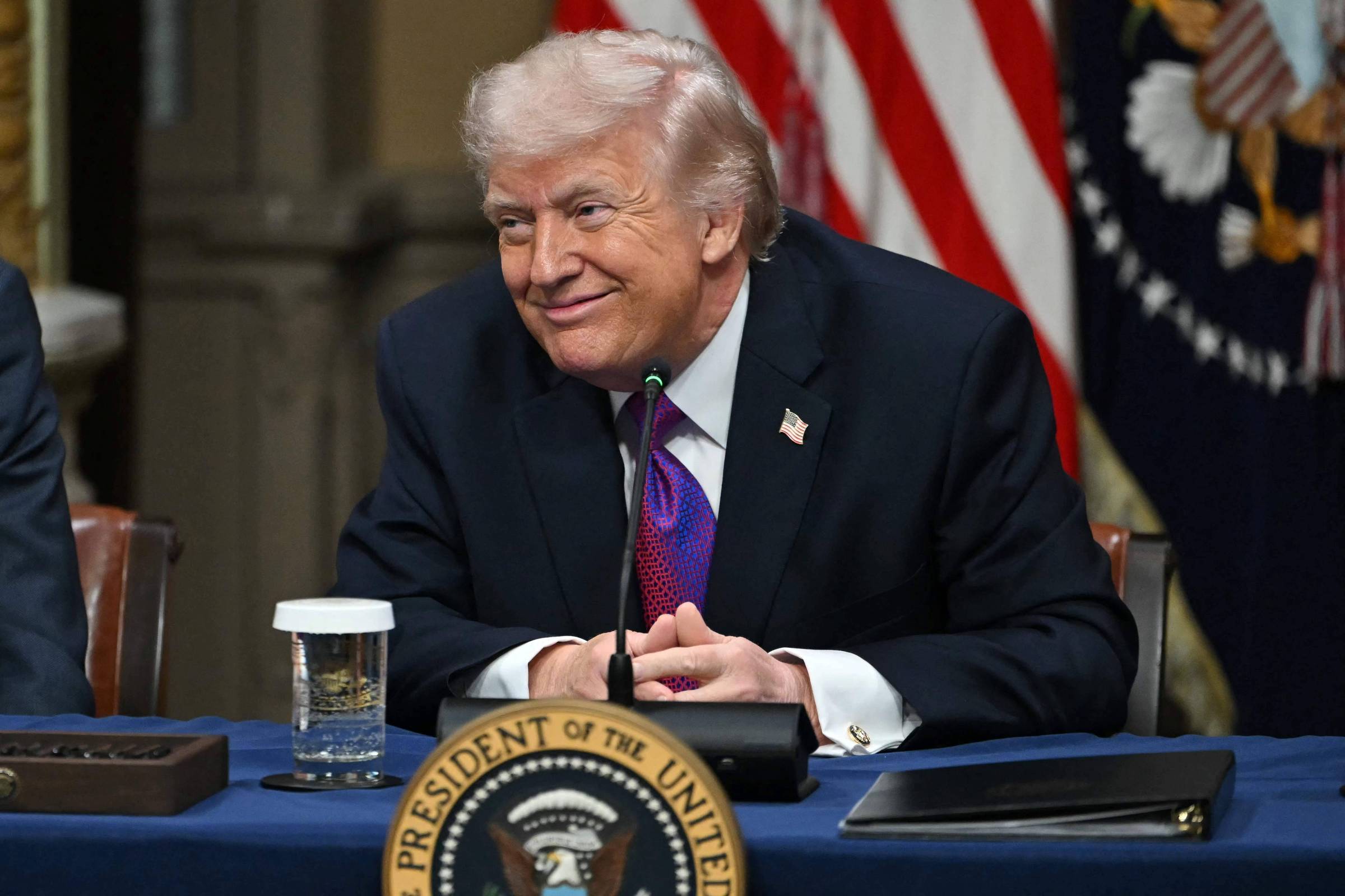 Trump declara lucro de US$ 526 mi com criptomoeda familiar e reacende debate sobre conflitos de interesse