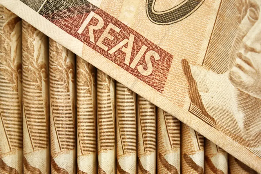 Só debêntures CDI e Tesouro Selic vencem o CDI no 1º semestre; papéis IPCA ficam para trás 4 Só debêntures CDI e Tesouro Selic vencem o CDI no 1º semestre; papéis IPCA ficam para trás