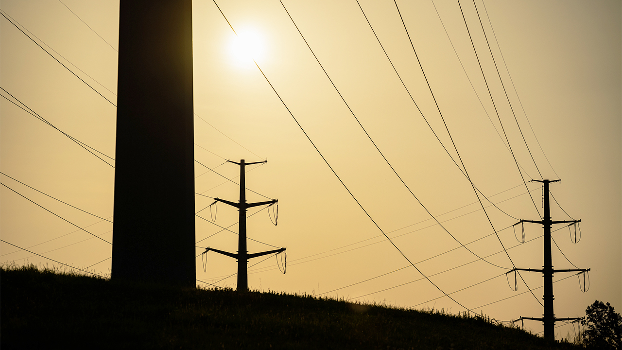 Onda de calor nos EUA pressiona maior rede elétrica do país e acende alerta sobre demanda recorde