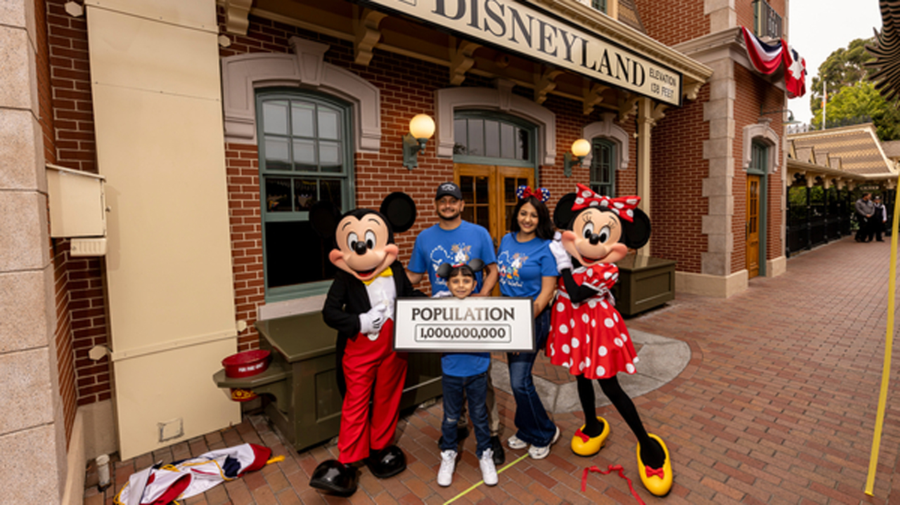 Disneyland atinge 1 bilhão de visitantes e reforça peso do turismo no balanço da Disney