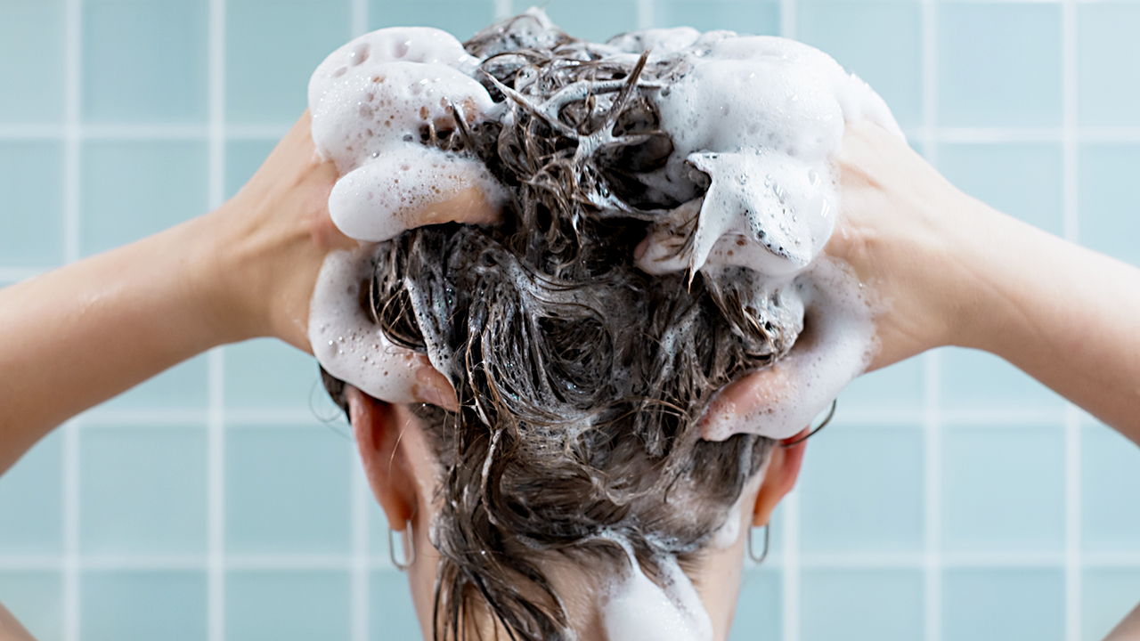 Kao USA inicia recall de shampoo Oribe por contaminação e levanta debate sobre custos de qualidade no setor de beleza