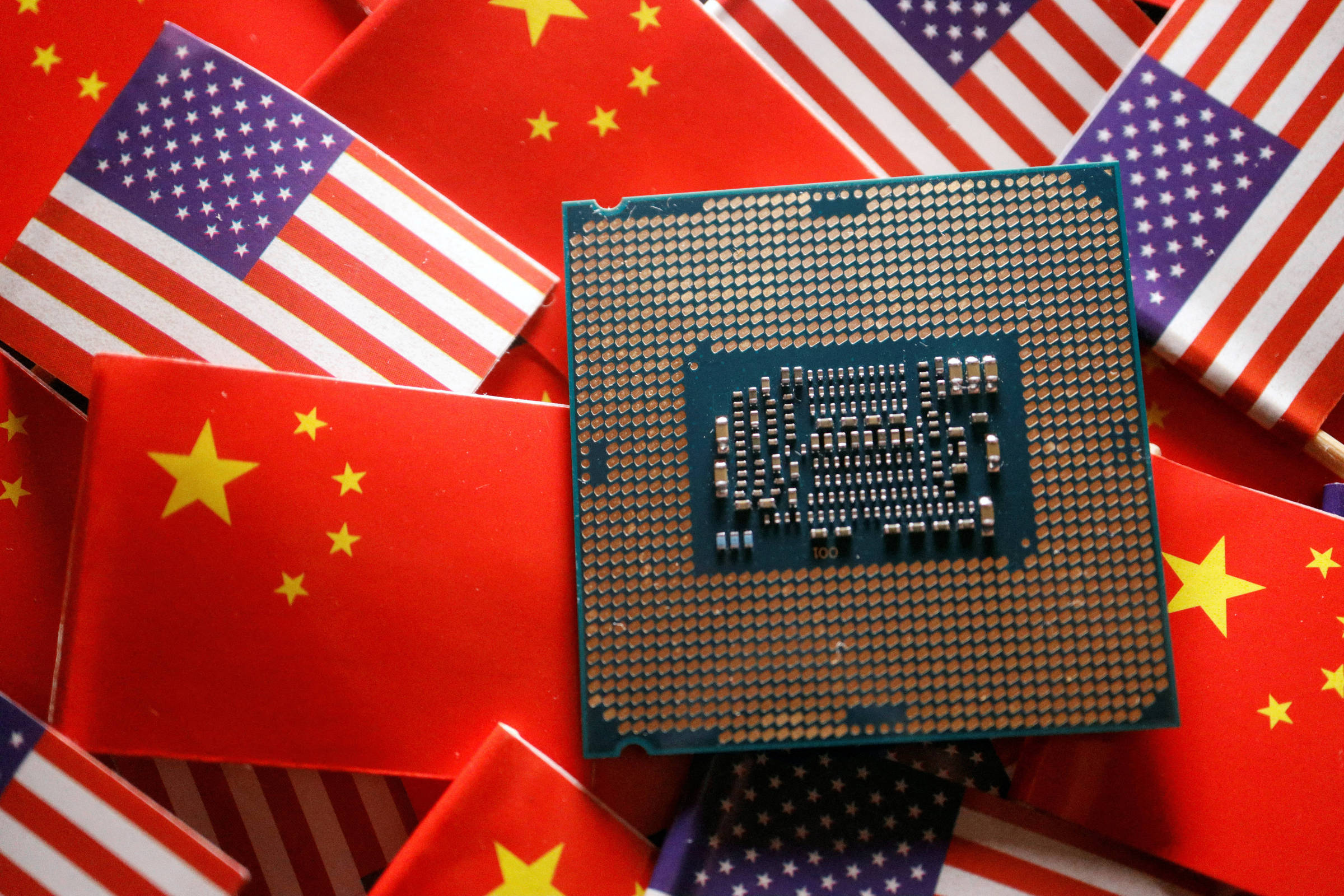 China avança no design de chips para IA, mas esbarra na fabricação de alta tecnologia