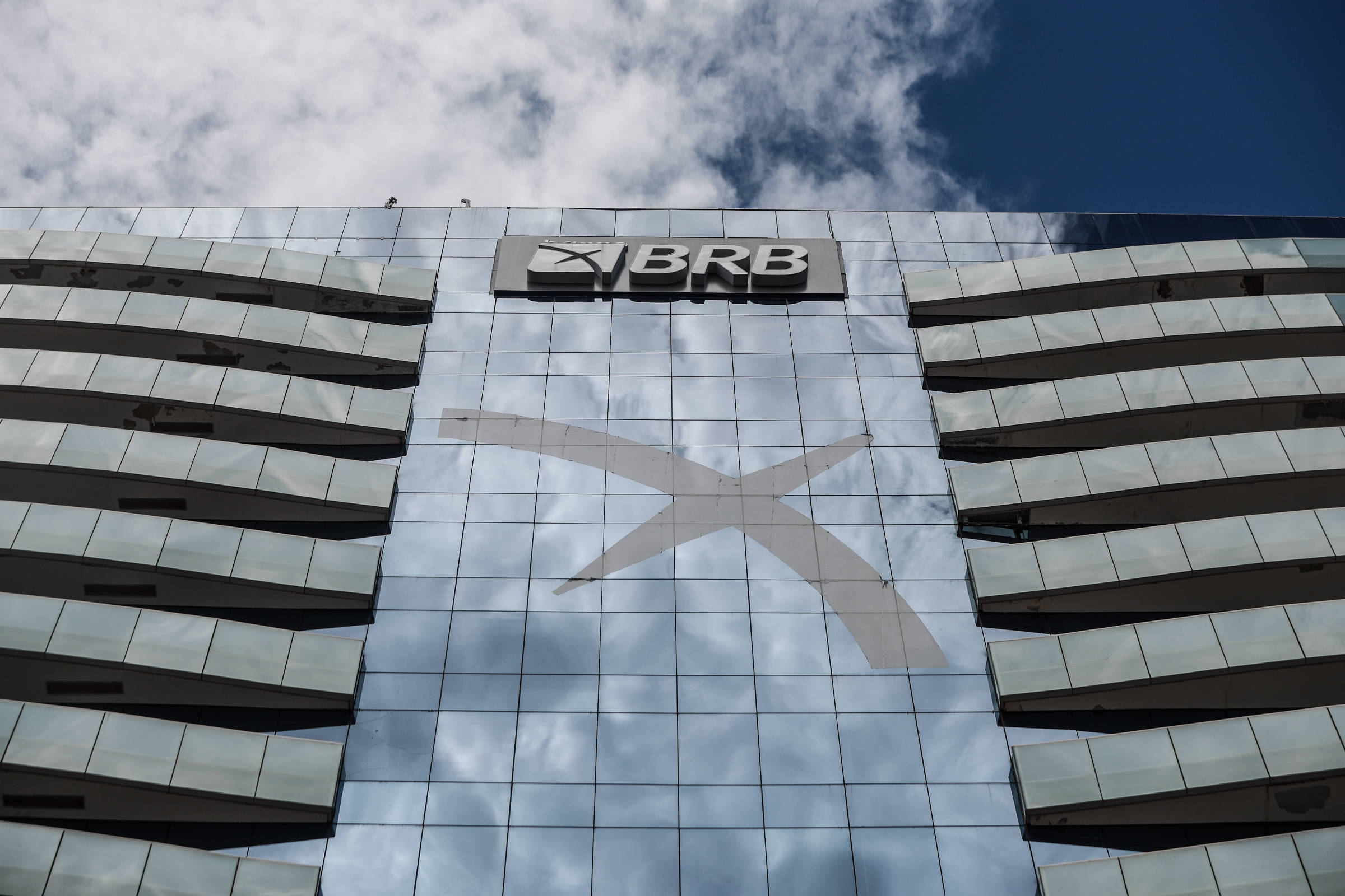 Sem divulgar balanço há um ano, BRB busca socorro de R$ 6,6 bi e enfrenta prazo final do Banco Central