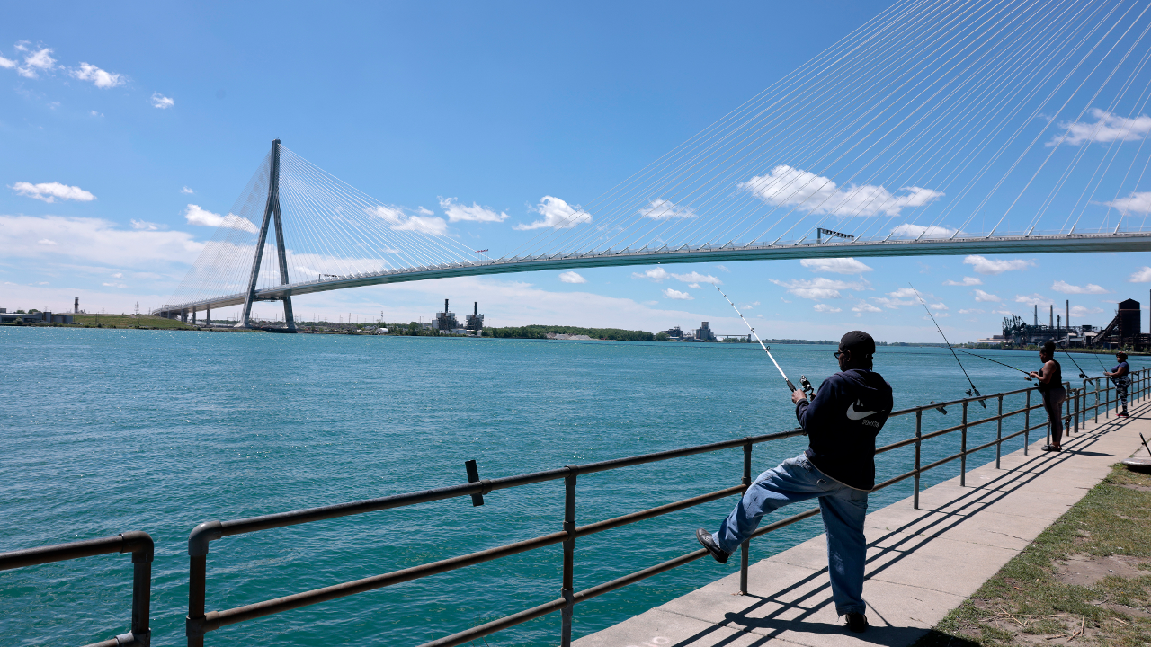 Novo acordo destrava ponte de US$ 6,4 bi entre Detroit e Windsor e reforça cadeia automotiva na fronteira EUA-Canadá