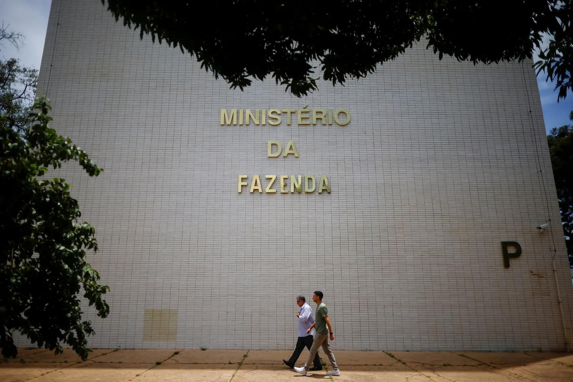 Tesouro avalia recompra de NTN-B após juro real passar de 8% e acende alerta para quem investe em IPCA+
