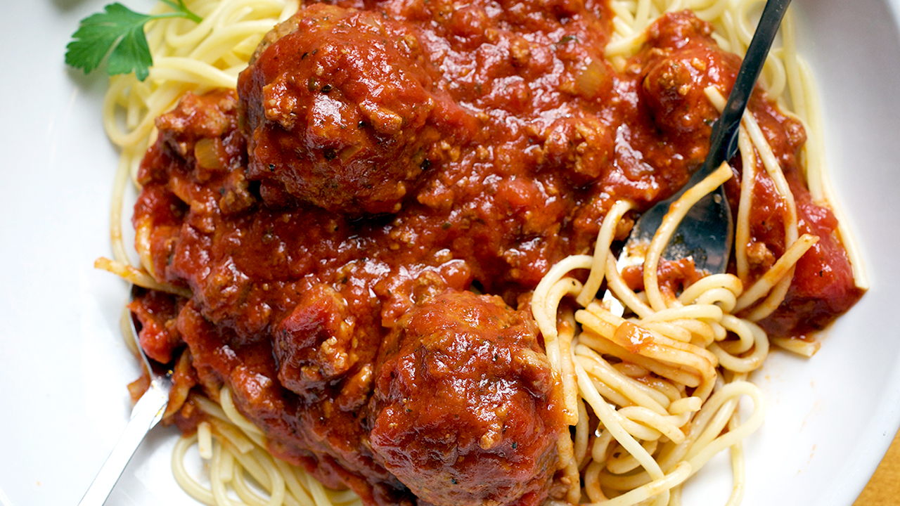 Olive Garden retoma passe de massa ilimitada enquanto Darden revê projeção de lucro