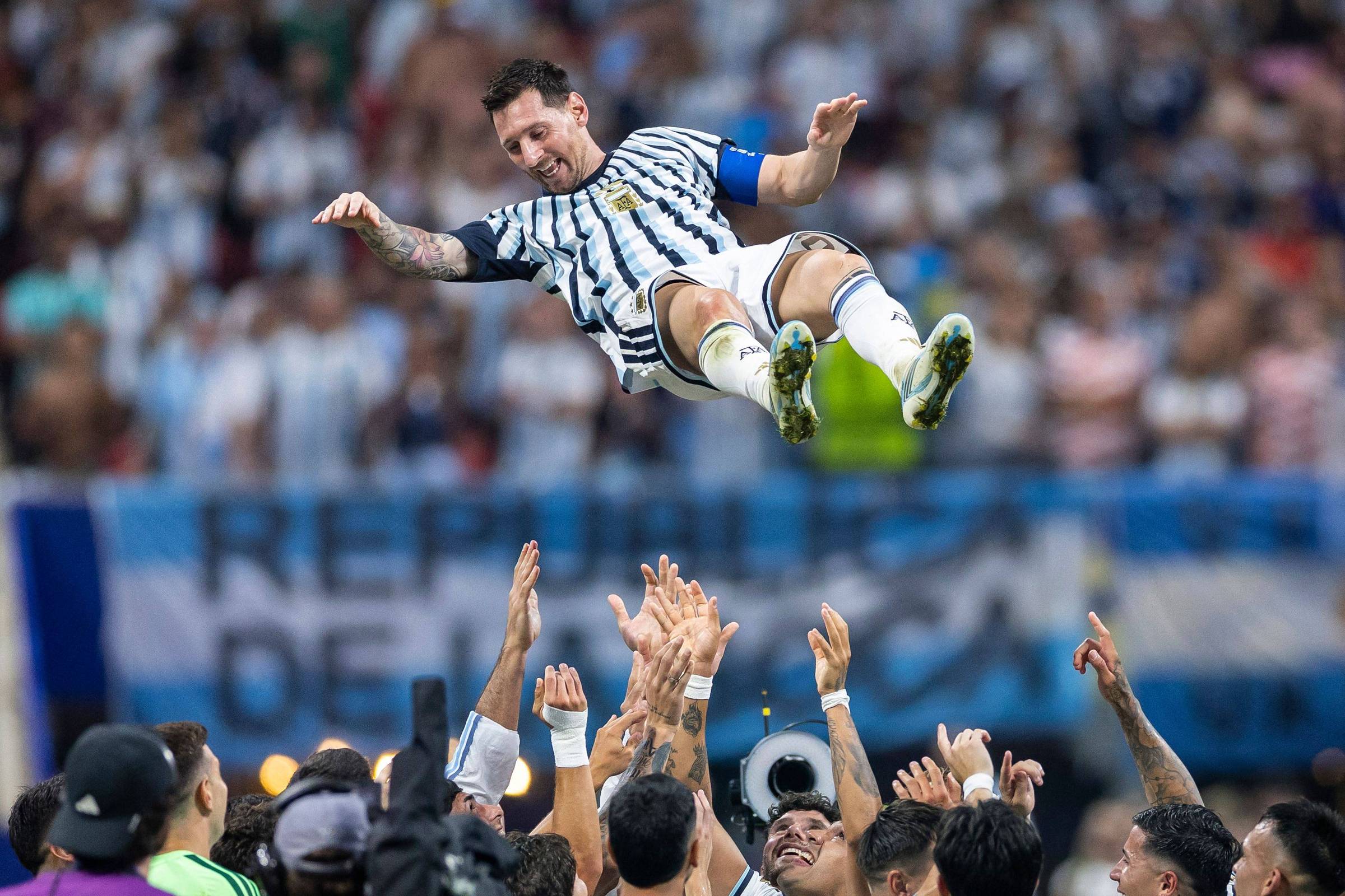 Cerveja da Ambev surfa no “efeito Messi” e puxa faturamento de bares durante a Copa