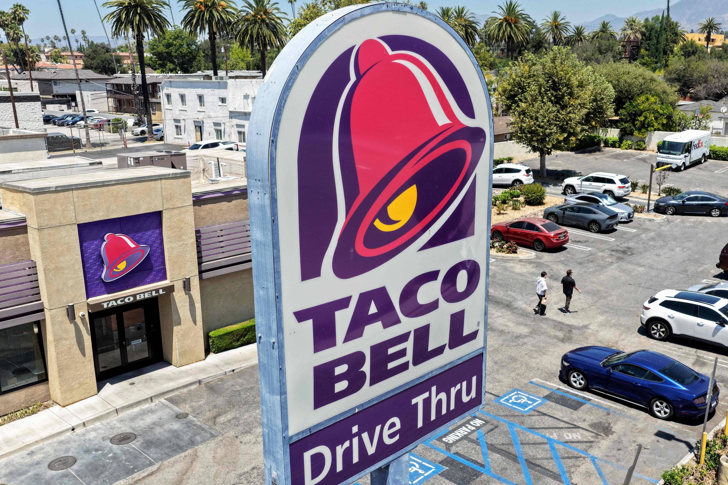 Surto de ciclosporíase pressiona ações da Yum Brands, dona do Taco Bell