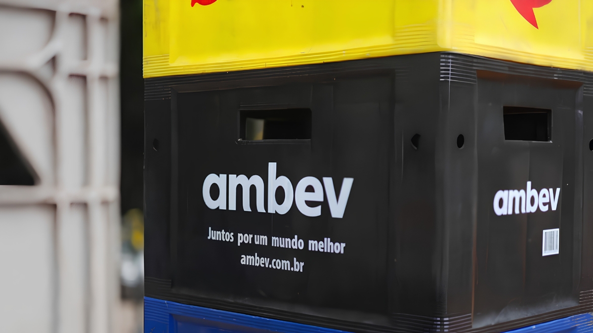 Depois de 13 anos, Ambev volta à carteira recomendada do BTG Pactual e reforça debate sobre repasse de preços