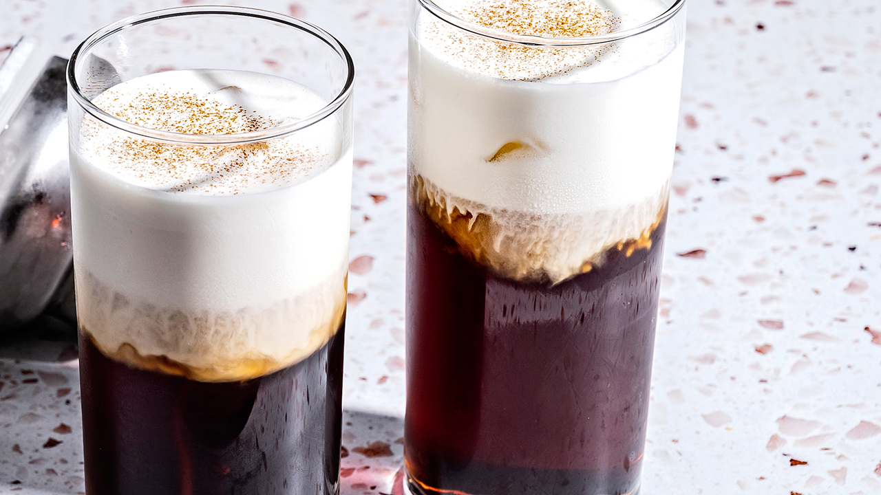 Brooklyn Roasting Company faz recall de cold brew por risco de botulismo e liga alerta no setor de cafés