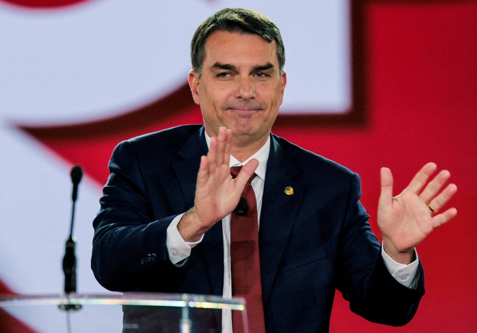 Mercado volta os olhos para 2026 após PL oficializar Flávio Bolsonaro na disputa presidencial