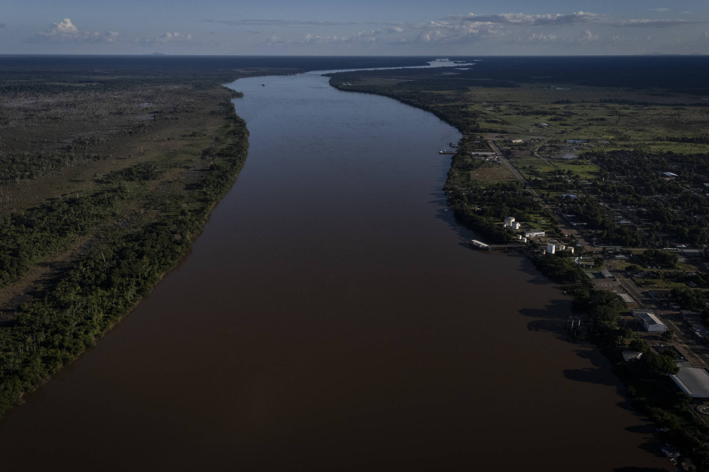 Cabos de fibra óptica nos rios da Amazônia reforçam infraestrutura e reduzem risco de apagões no Norte